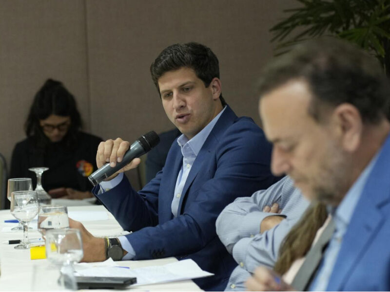 João Campos participa de reunião da campanha de Lula com partidos e pede mobilização por indecisos