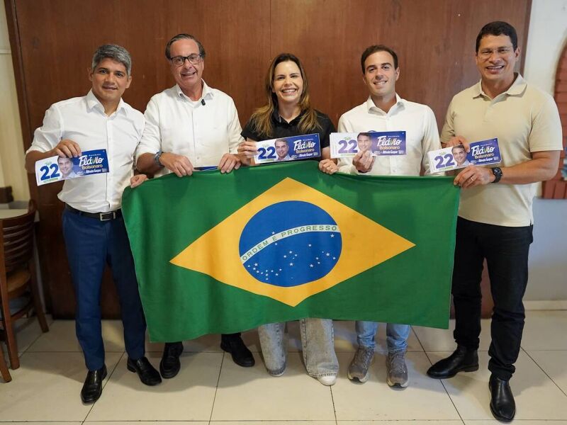 Bolsonaristas se reúnem e traçam estratégia para ampliar votação de Flávio em Pernambuco