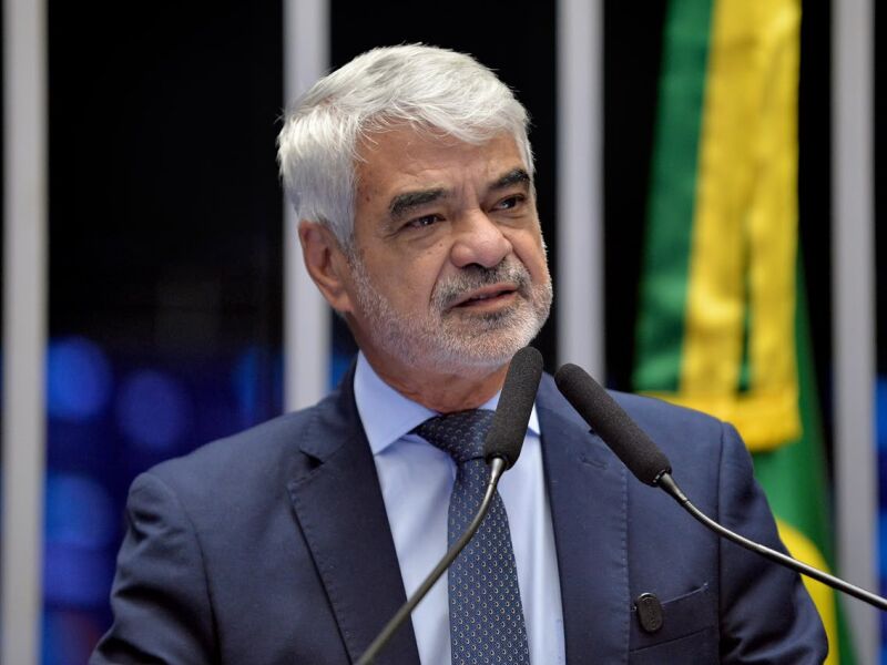 "Não votar o fim da 6x1 é negar cidadania ao povo brasileiro", diz Humberto Costa no Senado