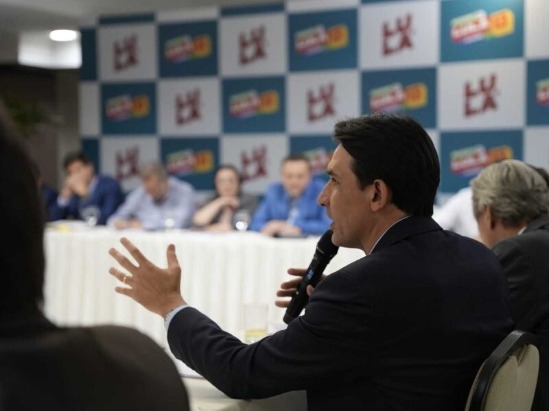 Silvio Costa Filho e Edinho Silva se reúnem em Brasília para discutir campanha de Lula