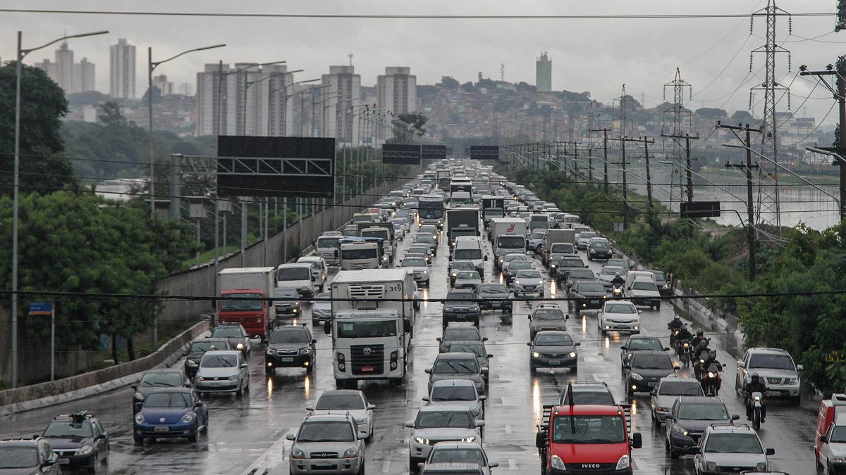 Após recorde de congestionamento, SP mantém rodízio no dia de Brasil x Japão