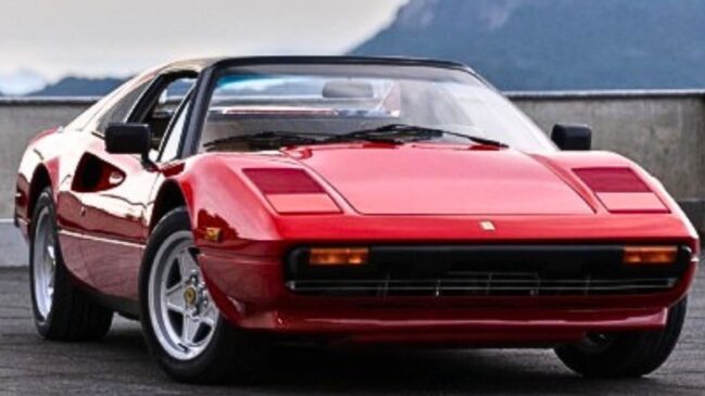 Famosa Ferrari dos anos 1980 e carro das 500 milhas de Indianápolis agitam megaevento na Grande SP com show de drift e mais de 100 carros