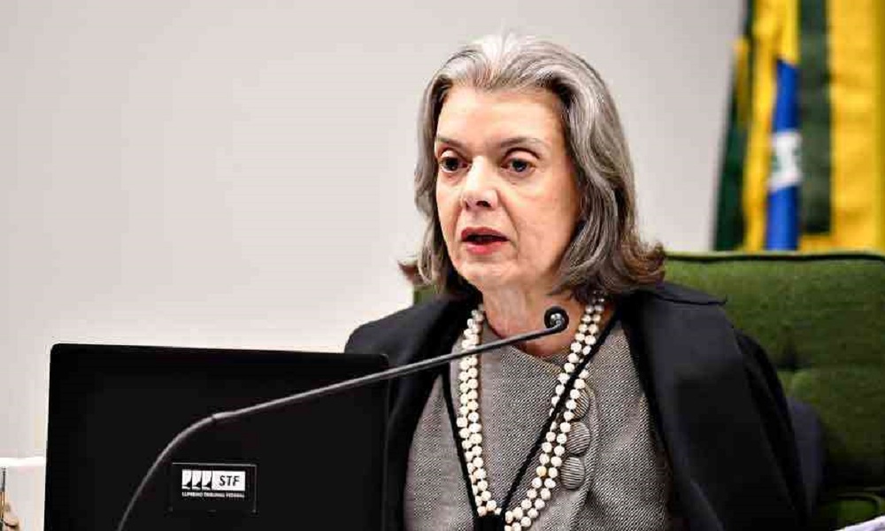 Cármen Lúcia afirma que democracia brasileira não pode sofrer interferências externas