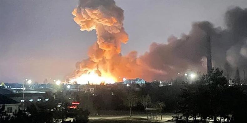 Ataques ucranianos deixam dois mortos e provocam incêndio na Rússia