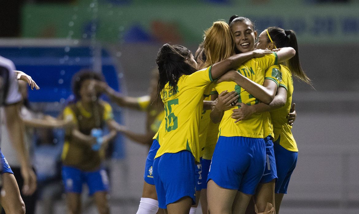 Lei ajusta férias escolares de 2027 por causa da Copa Feminina