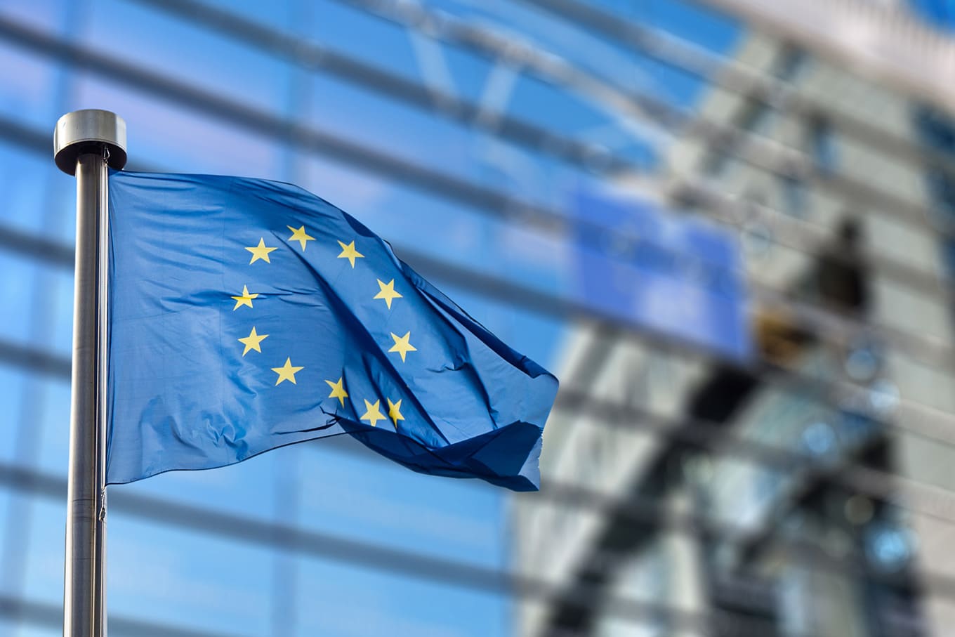 UE conclui que Meta viola lei digital por design viciante no Instagram e Facebook