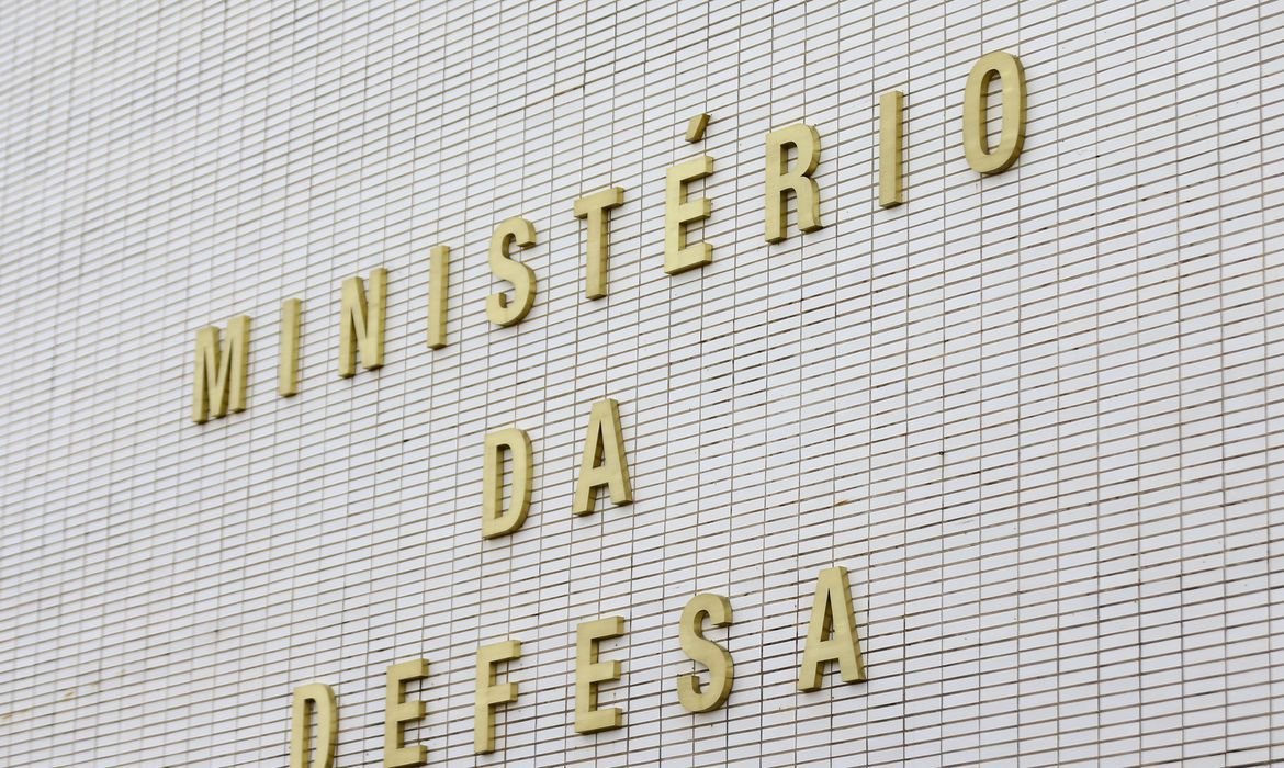 Defesa vira desafio central da política externa, diz assessor