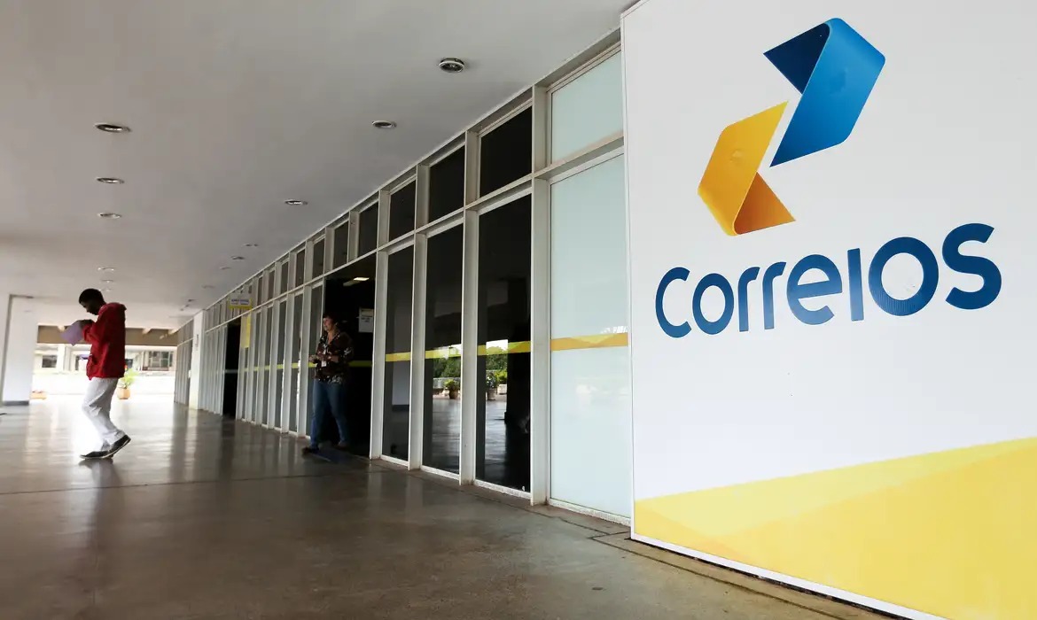 Há risco fiscal em manter principal atividade dos Correios sem compensação de custos, diz TCU