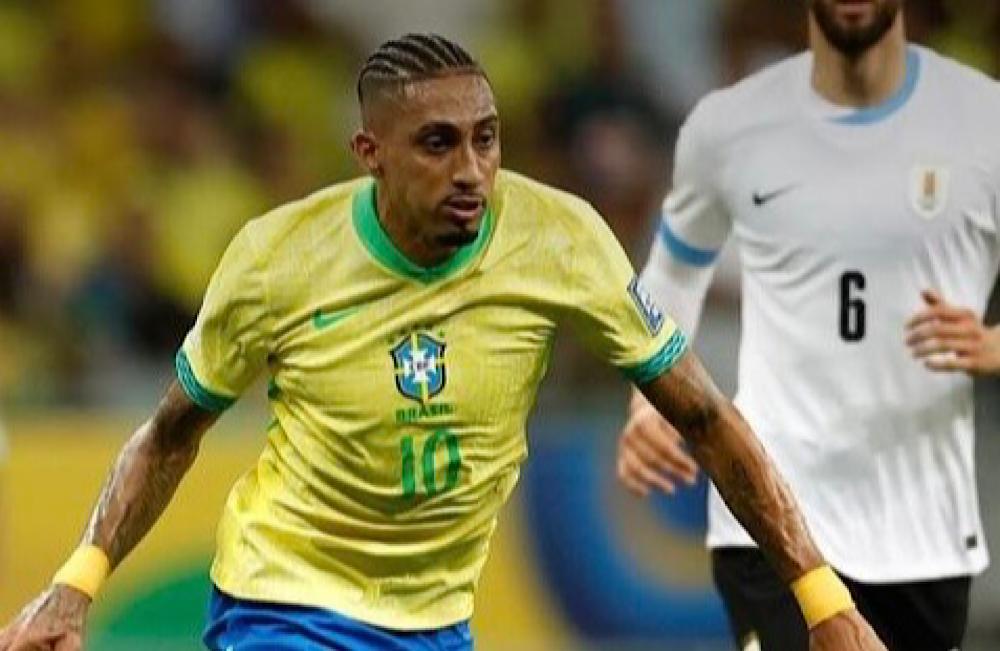Raphinha passará por 'tratamento intensivo' após sofrer lesão contra o Haiti na Copa