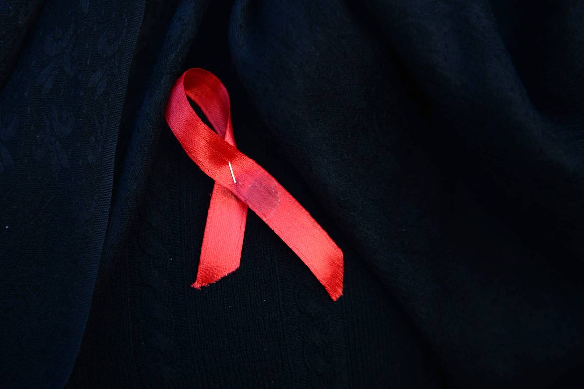 Brasil passa a produzir principal remédio para HIV do SUS