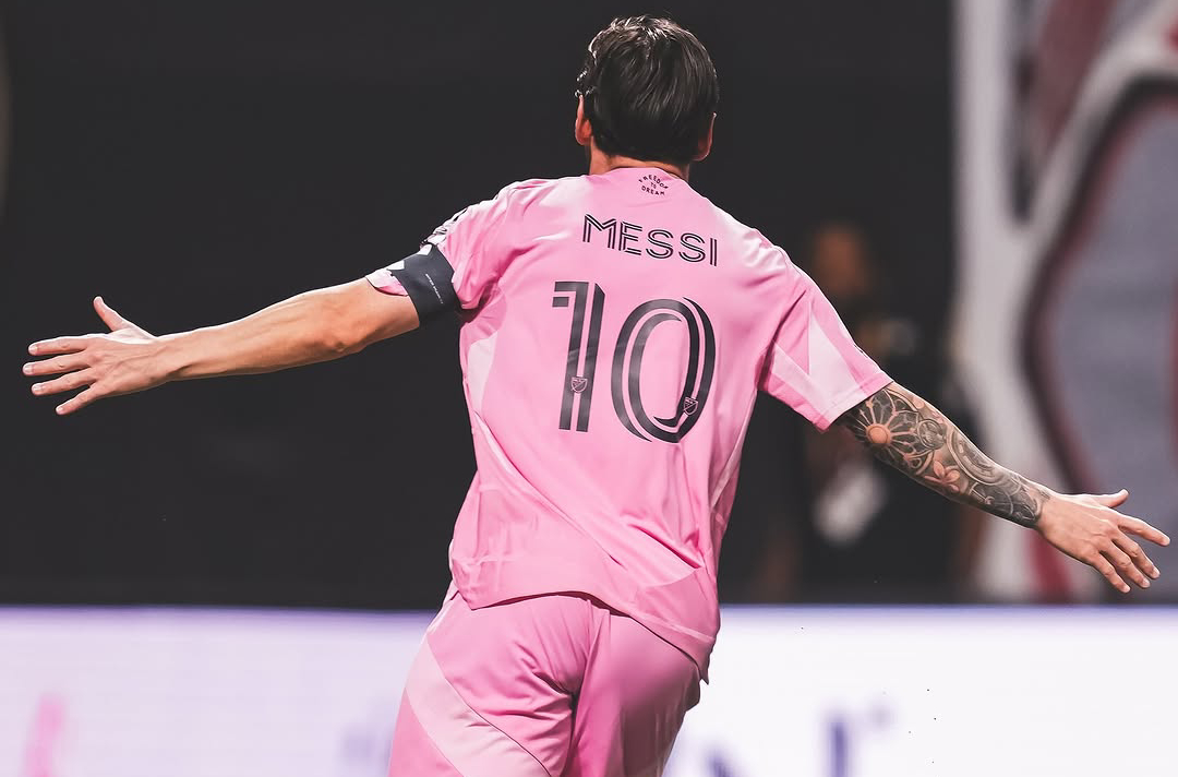 Messi marca um gol pela primeira vez desde o falecimento de seu pai