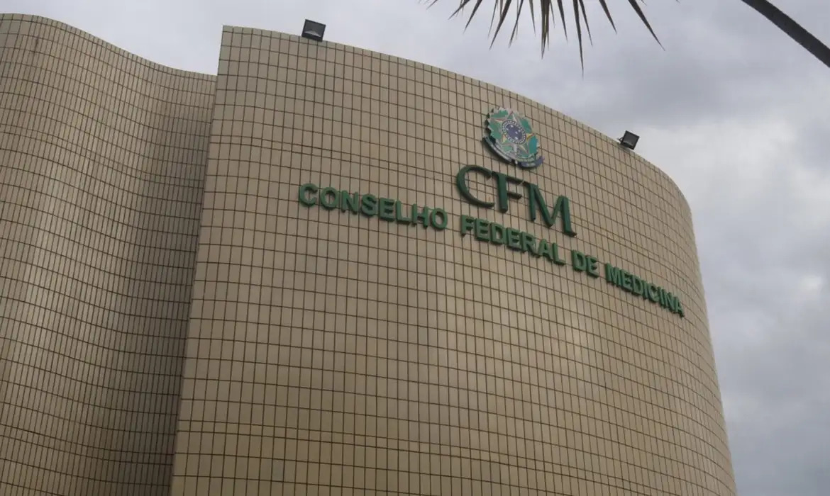 CFM reage à regra que exige nota mínima em prova para exercer Medicina
