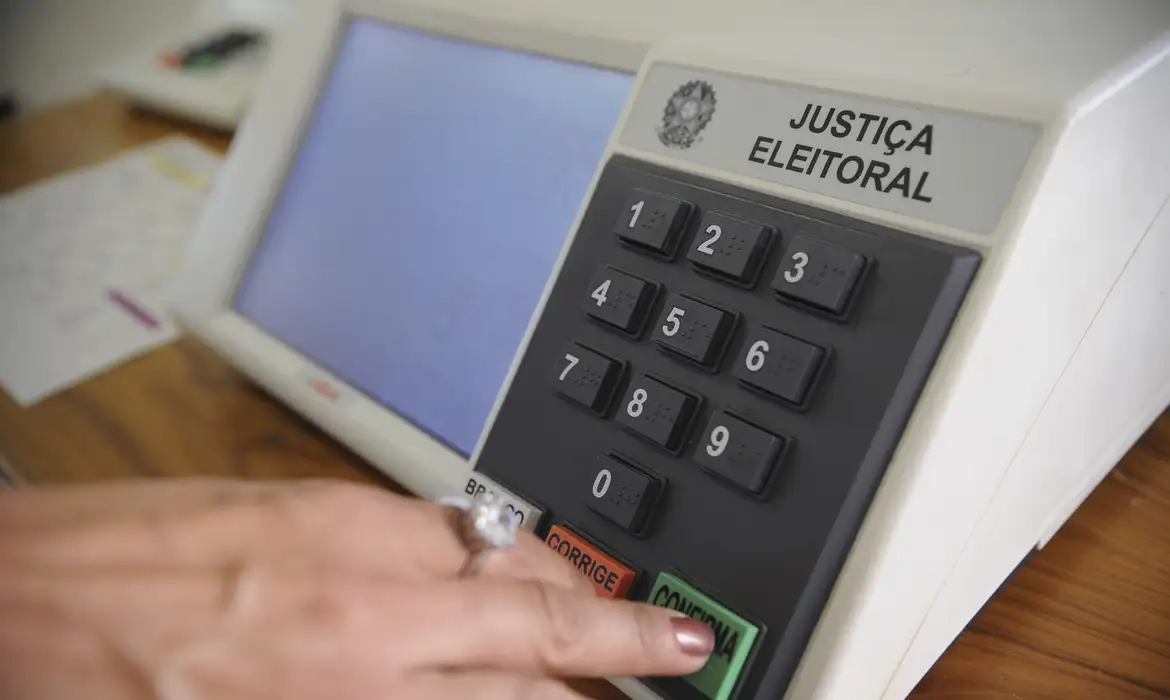 Com eleitorado mais velho, Brasil terá 158,7 milhões aptos a votar em 2026, diz TSE