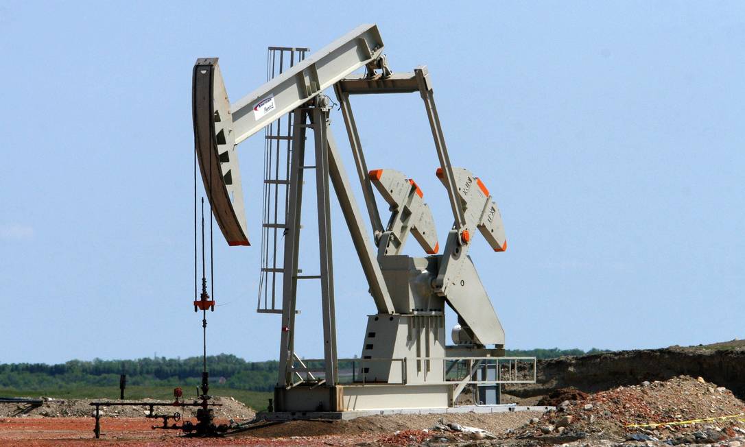 Petróleo fecha em queda com pausa de ataques EUA