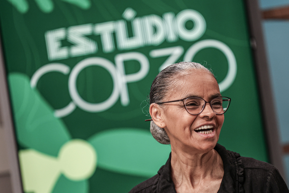 Marina Silva recebe insígnia da Legião de Honra da França
