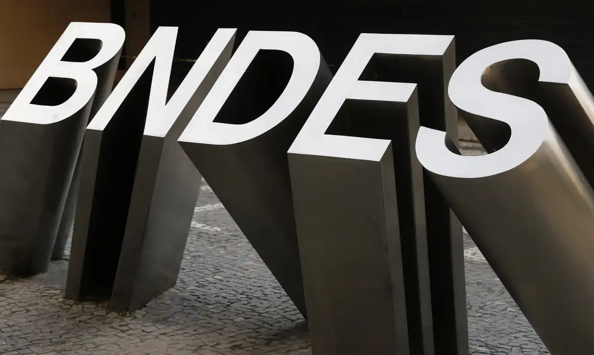BNDES pede R$ 7,25 bilhões à Fazenda para reforçar socorro a setores afetados por tarifas dos EUA