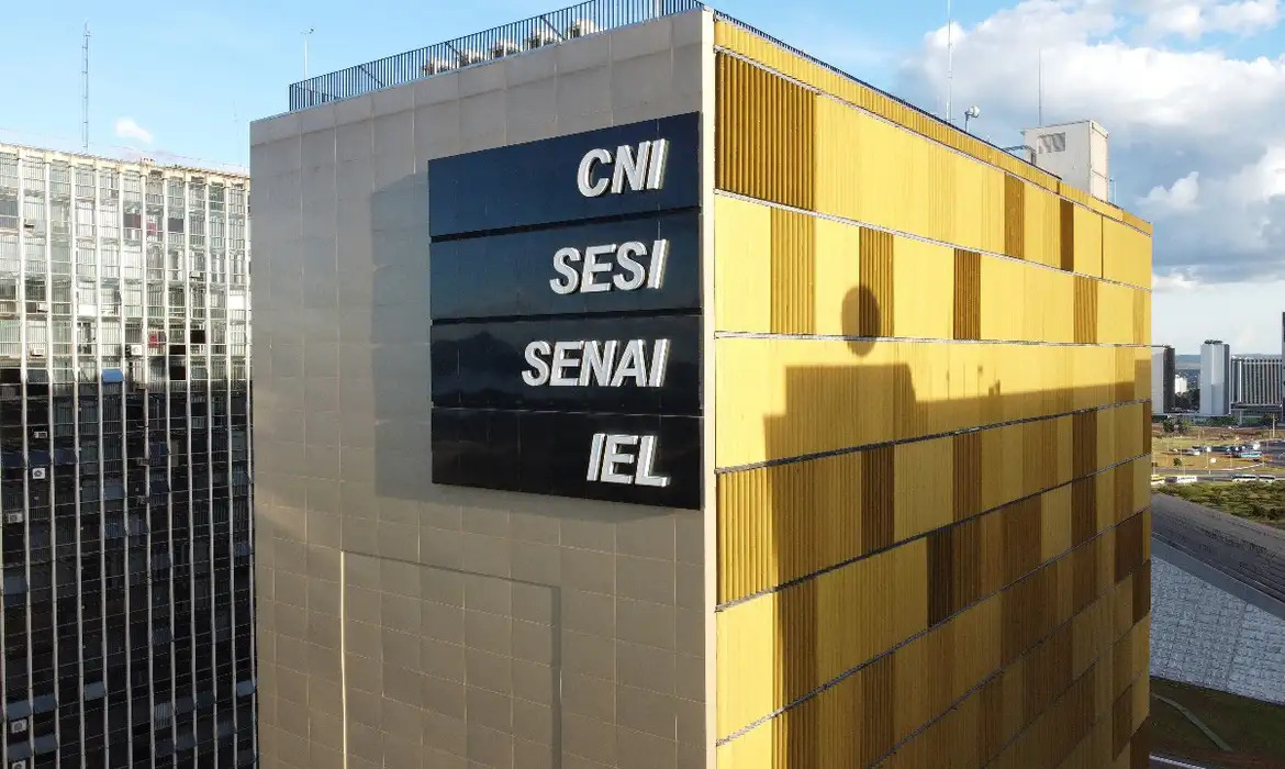 CNI aponta redução de impostos como prioridade da indústria