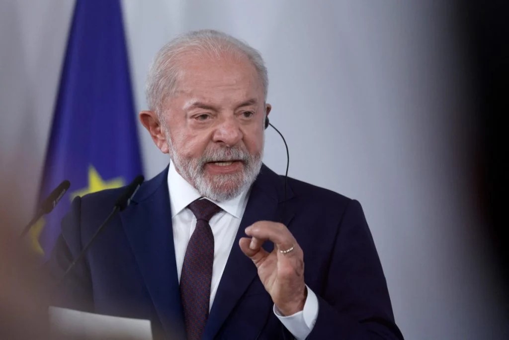 Lula defende Pix após tarifa dos EUA: 'É público, é de graça e vai continuar assim'