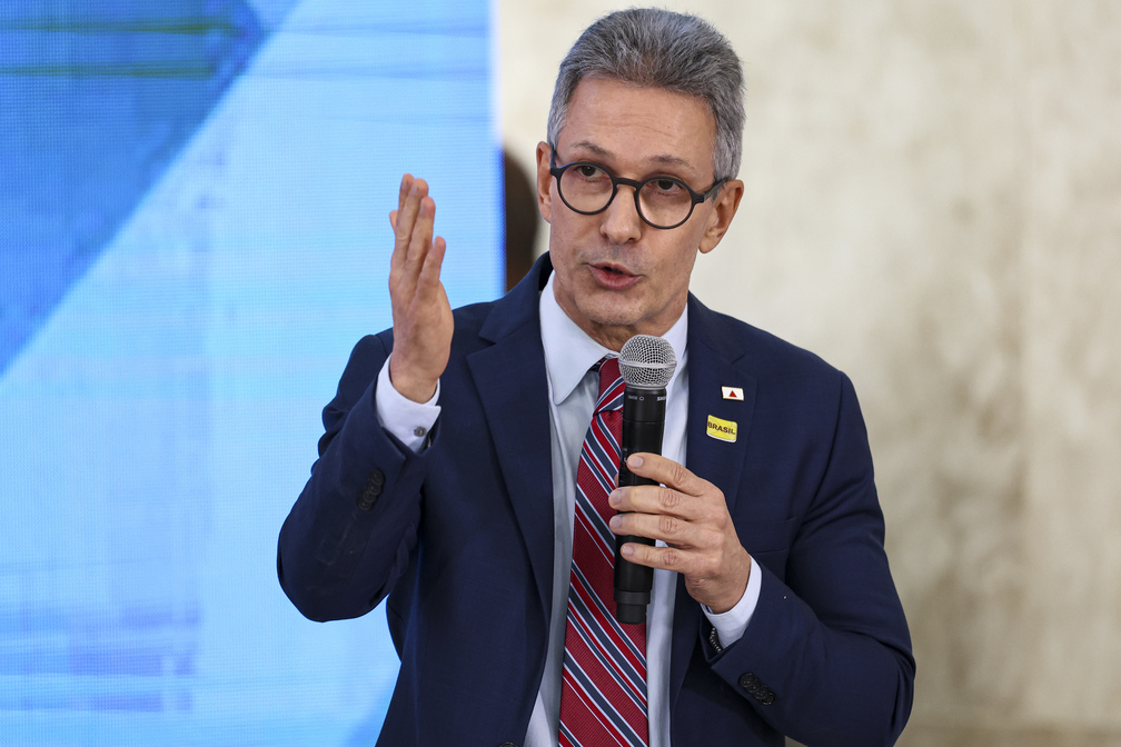No setor público, Brasil carece de bons exemplos, diz Zema durante convenção