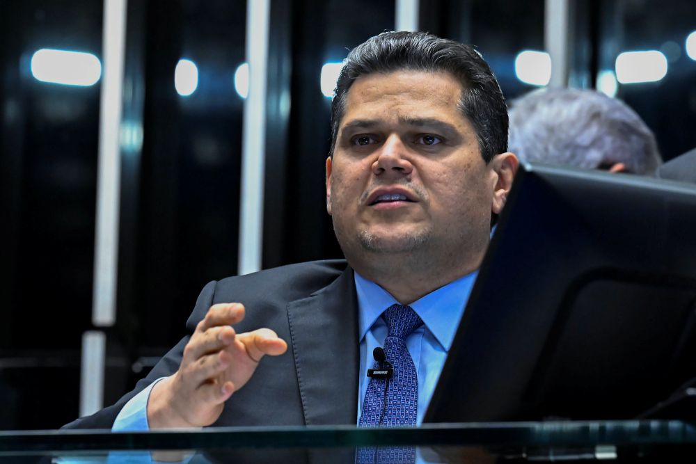 Alcolumbre defende Jaques Wagner após operação da PF e aciona advocacia do Senado