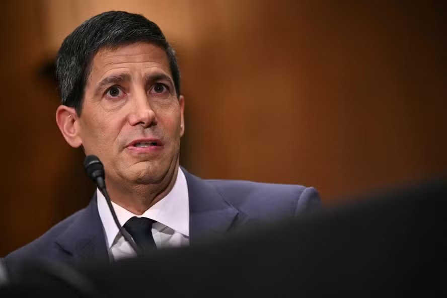 Fed: Warsh diz que BC decidirá se IA será inflacionária e defende independência da instituição