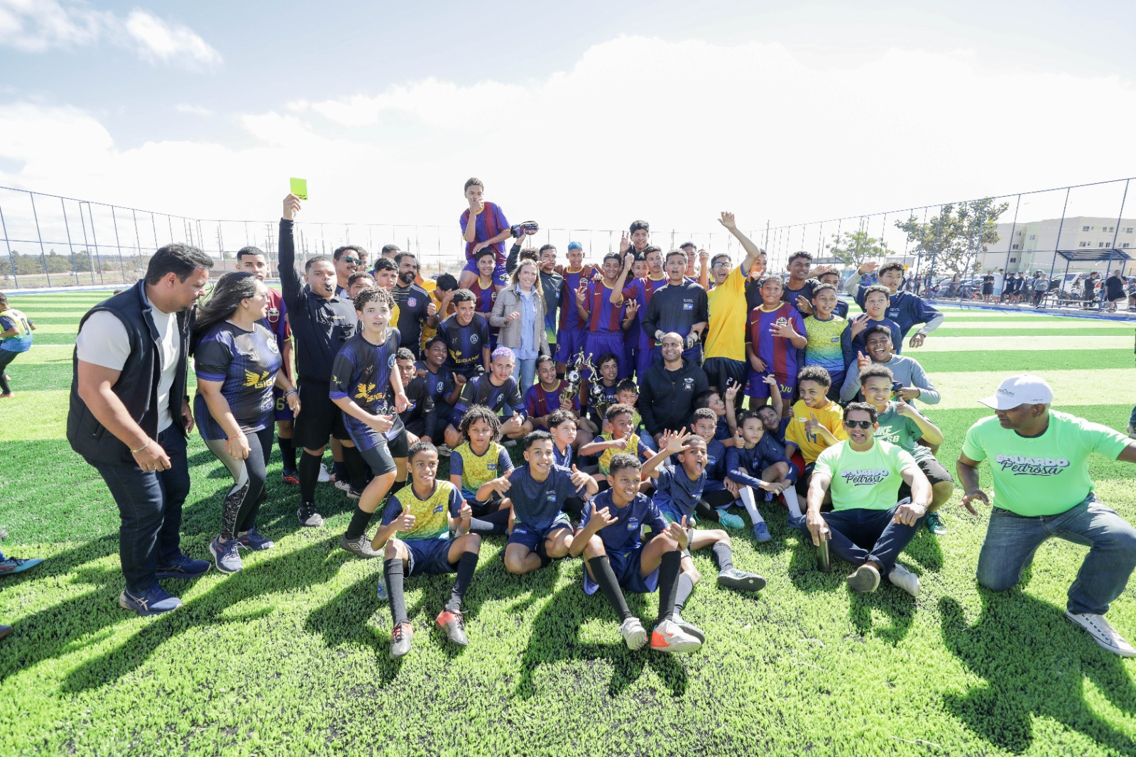 Celina Leão inaugura campo sintético e laboratório no Itapoã Parque