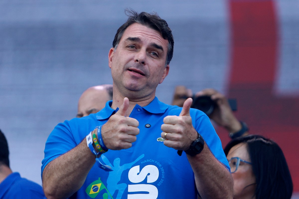 Flávio Bolsonaro chega aos Estados Unidos para audiência sobre tarifas