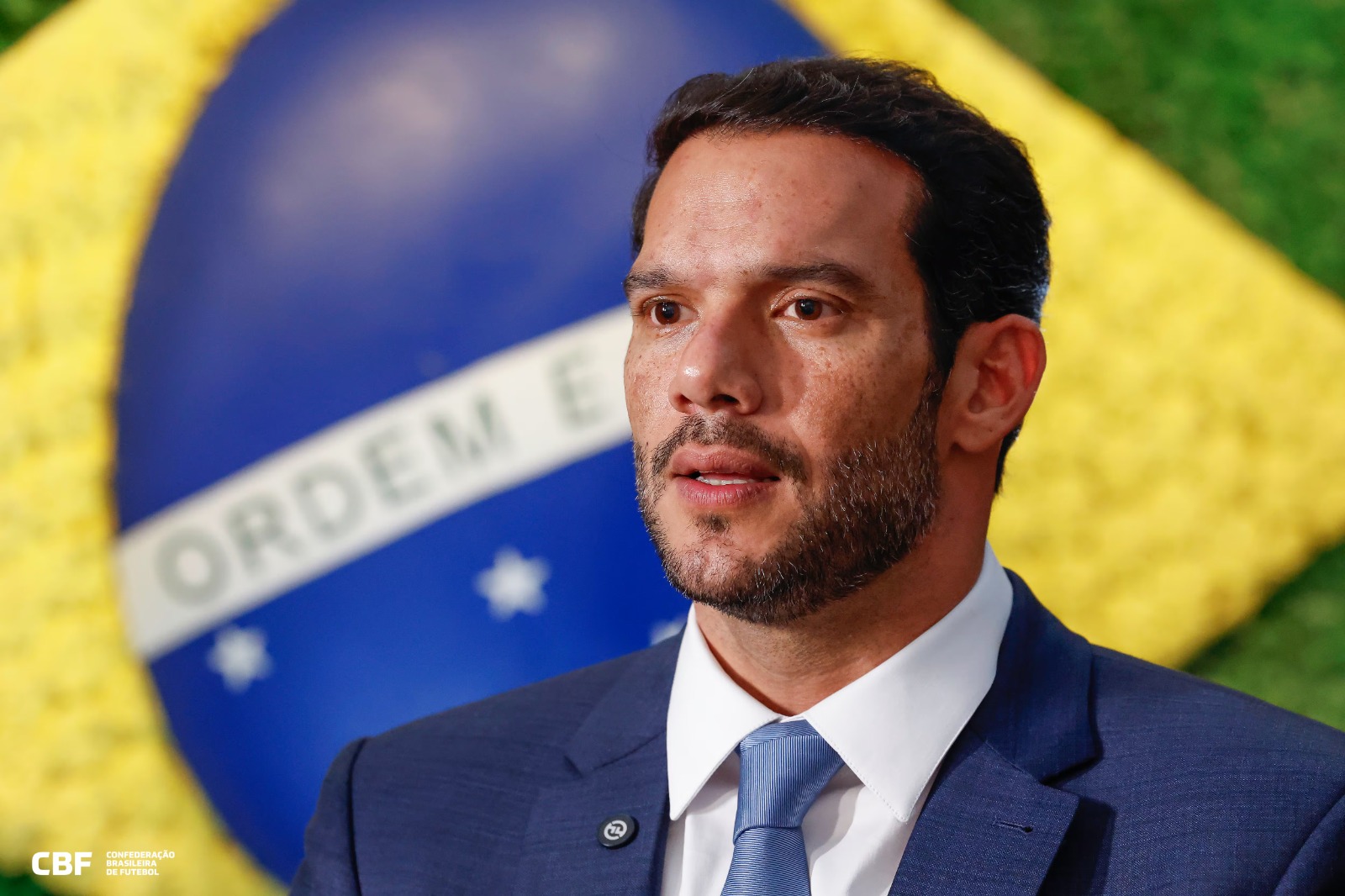“Limpa na CBF”: Elia Junior prevê queda de Samir Xaud após escândalo de acompanhantes e eliminação do Brasil