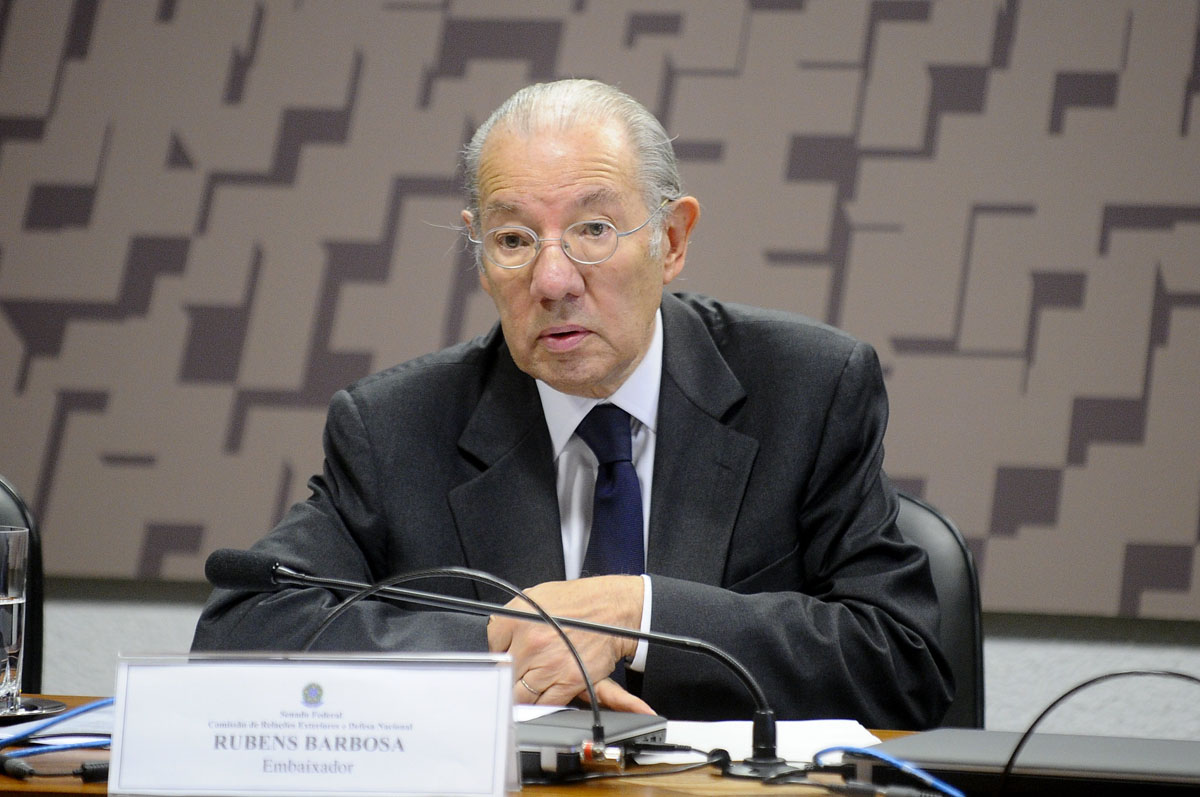 No mundo do tarifaço, vale a lei da selva, e o Brasil tem questões a resolver, diz Rubens Barbosa