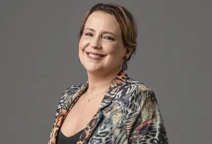 Ana Beatriz Nogueira é internada em hospital da zona sul do Rio