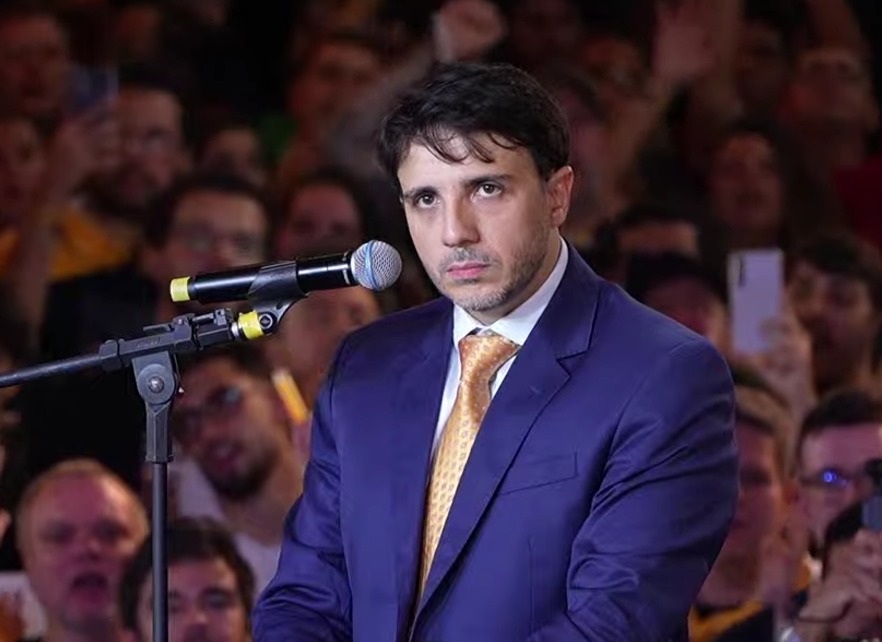 Renan Santos reage à decisão de Fachin: 'Coroou show de horrores'