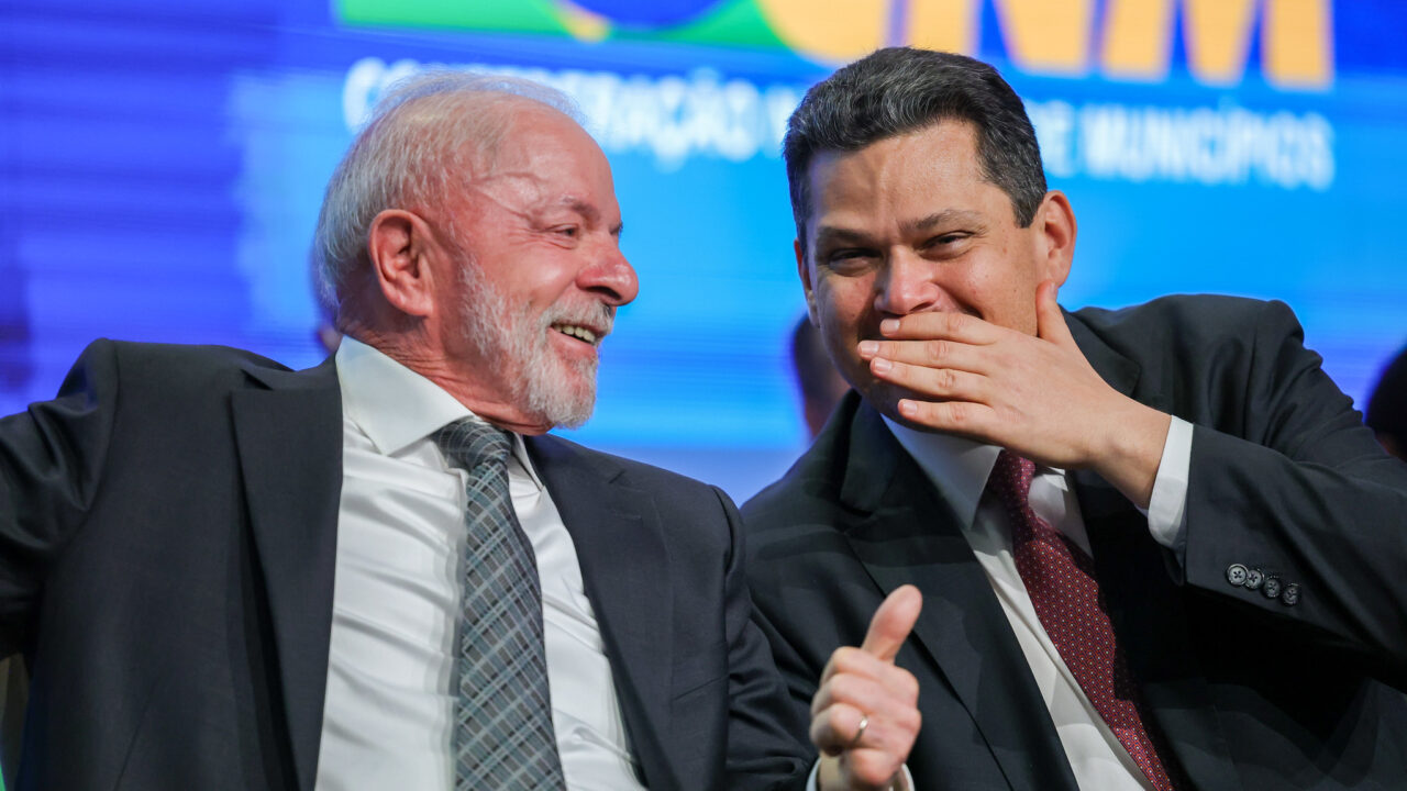 Alcolumbre usa poder em Brasília para tentar evitar derrota política no Amapá