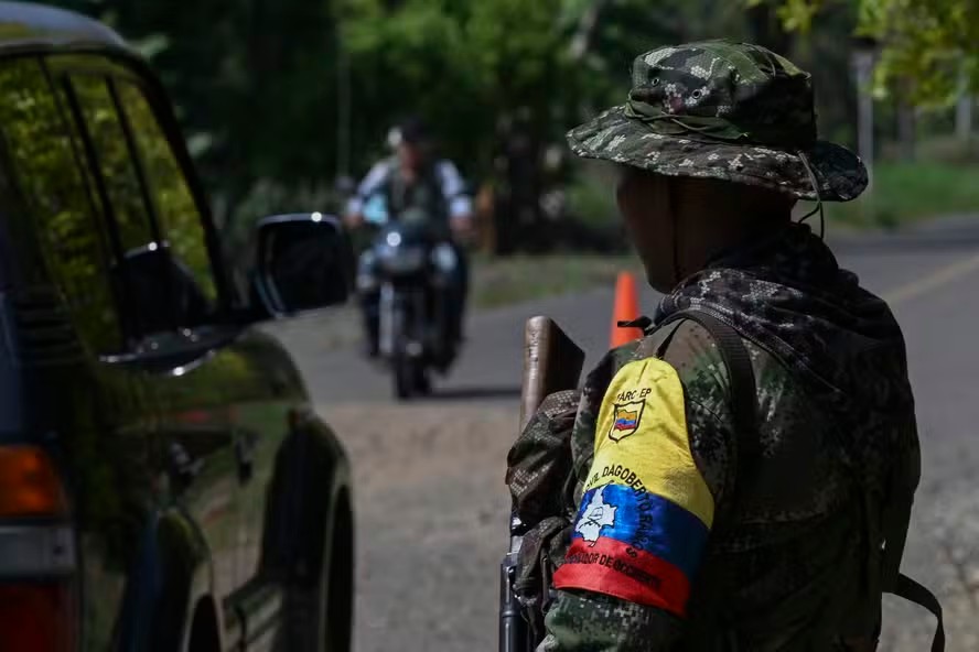 Bombardeio mais letal do novo governo da Colômbia mata dez, sendo três menores
