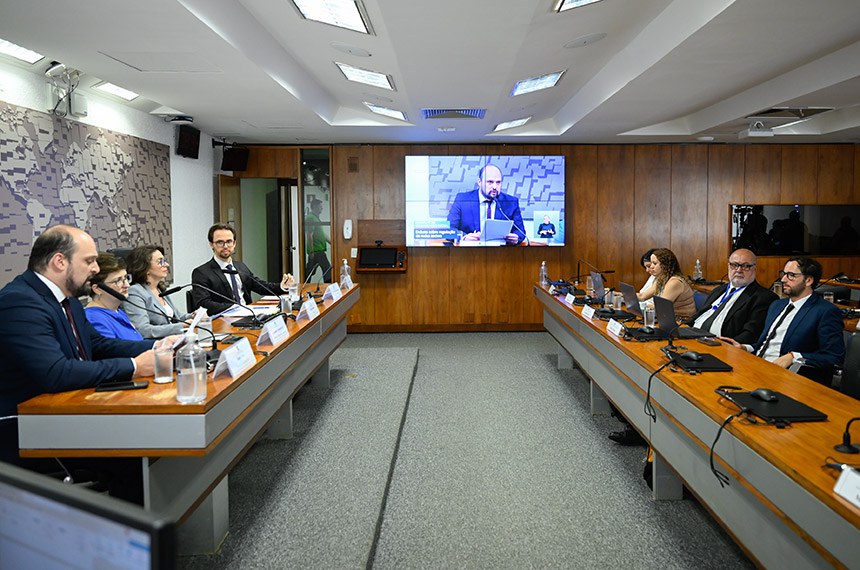 Especialistas cobram transparência e dividem
