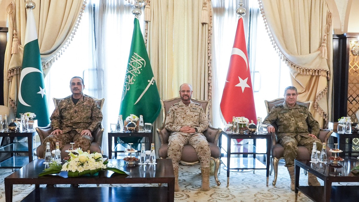 Turquia, Paquistão e Arábia Saudita se reúnem para falar sobre ataques houthis