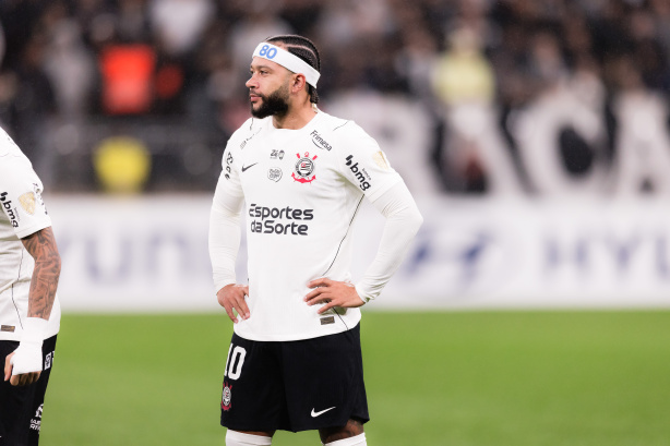 Tigres monitora Memphis enquanto Corinthians busca acordo por renovação, diz imprensa mexicana