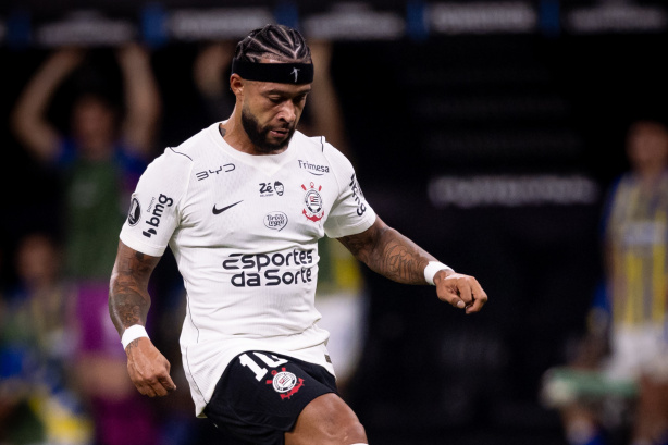Com Memphis entre os titulares, Corinthians divulga escalação para clássico contra o Santos