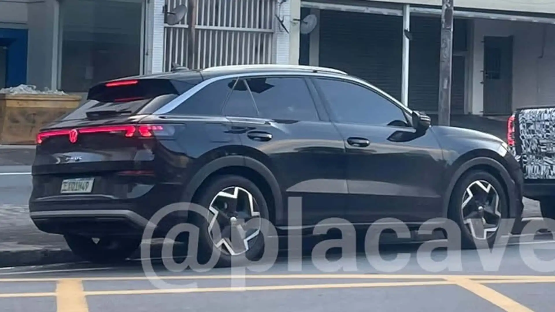 Flagra: VW usa novo T-Roc no Brasil como base para novo sistema híbrido