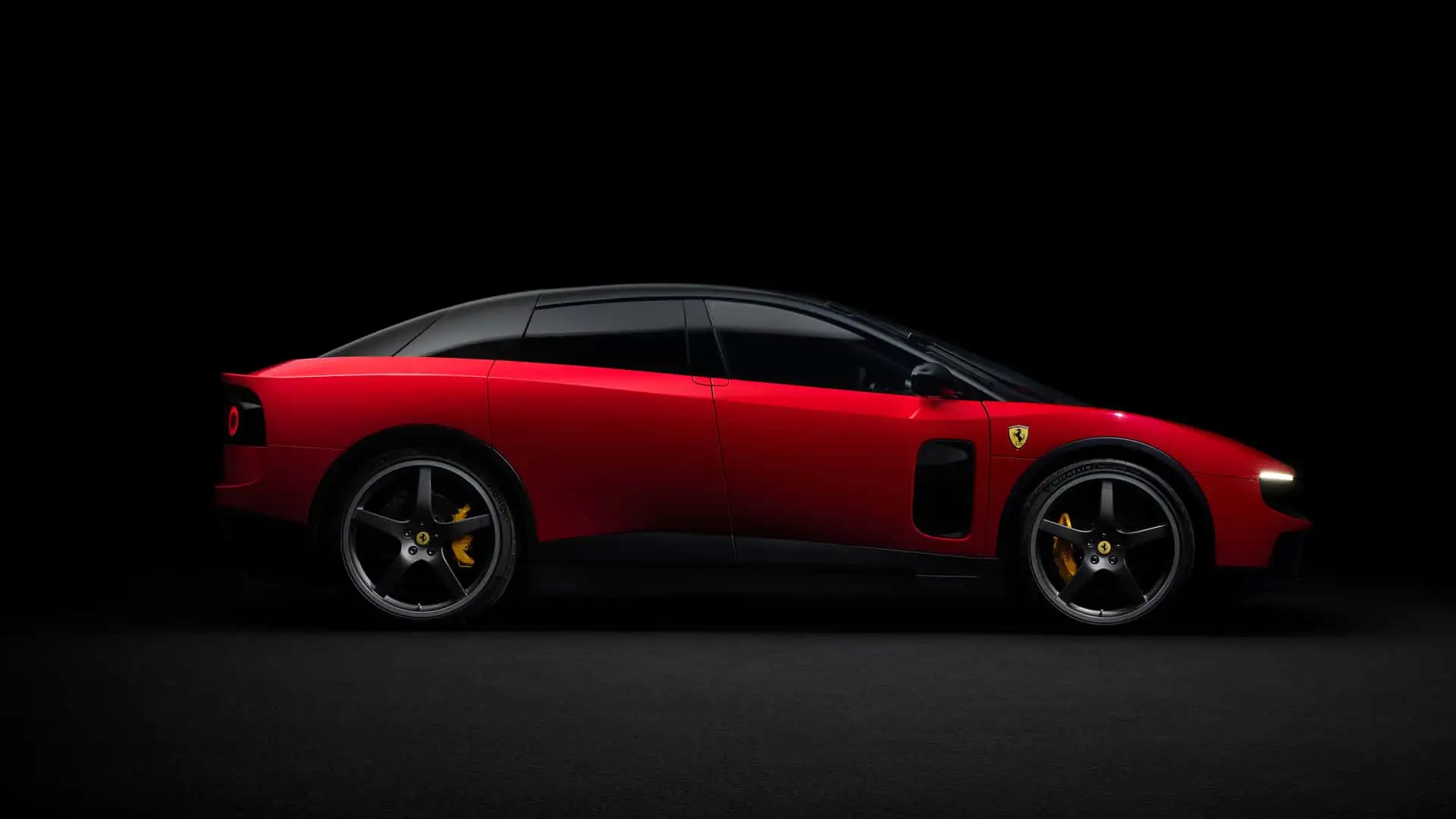 Não, a Ferrari não está obrigando os clientes a comprar a Luce