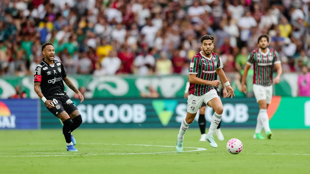 Rival só em campo! Neymar recebe e retribui carinho da torcida do Fluminense após jogo