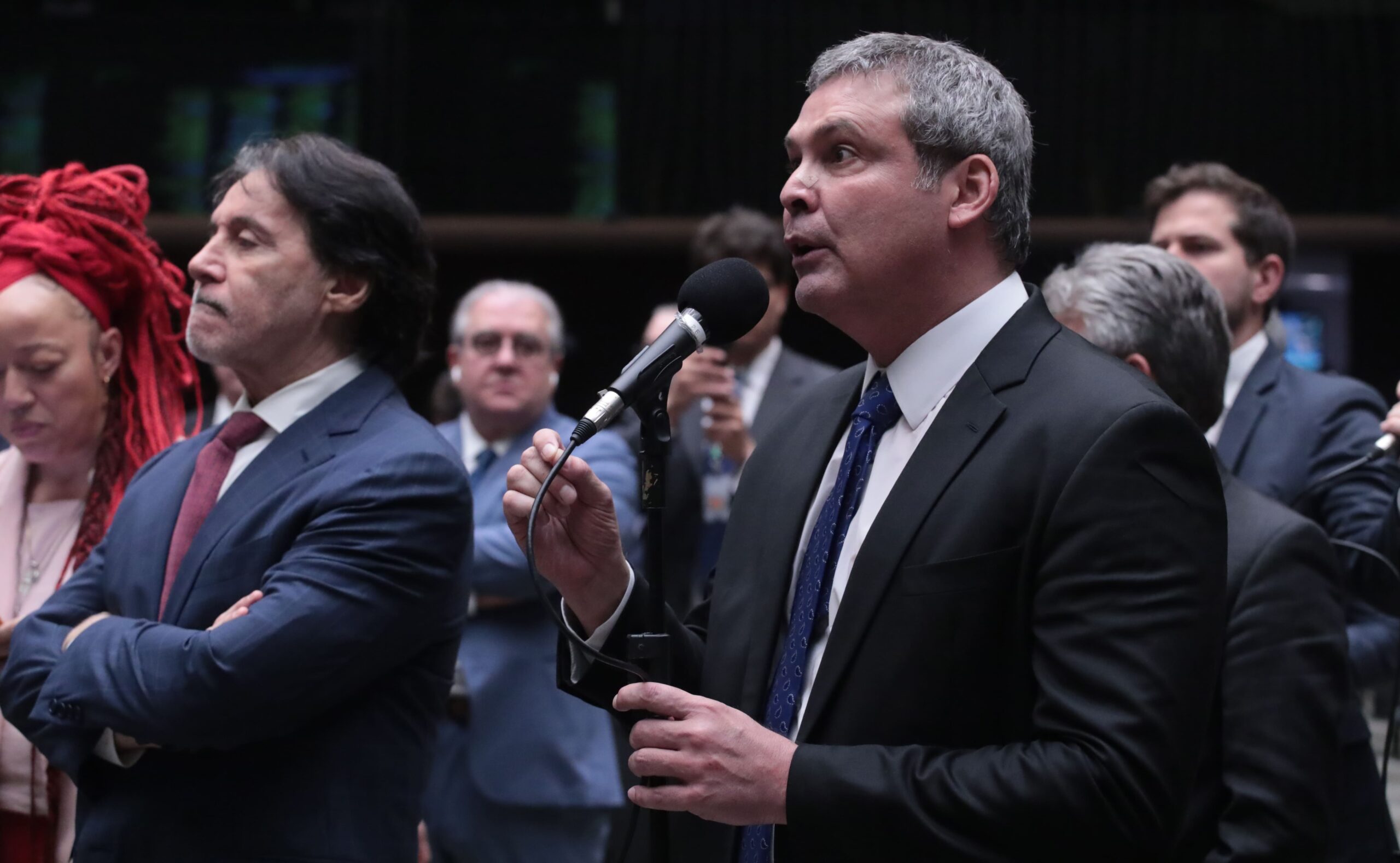 Lindbergh destinou R$ 1,7 milhão em emendas a cooperativas do MST no reduto de Gleisi