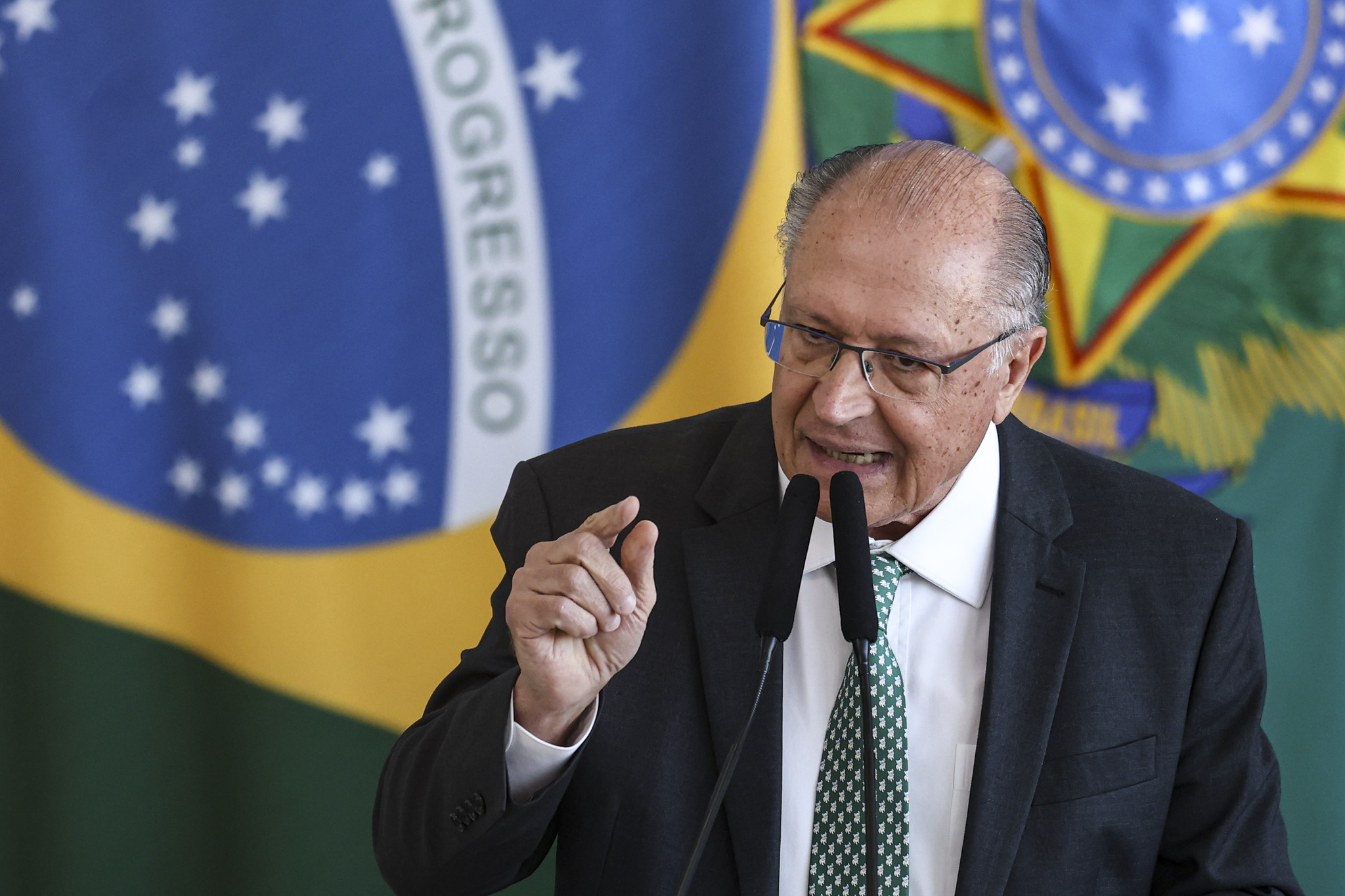 Alckmin repudia falas de Milei sobre Lula: “Absolutamente grosseiras”