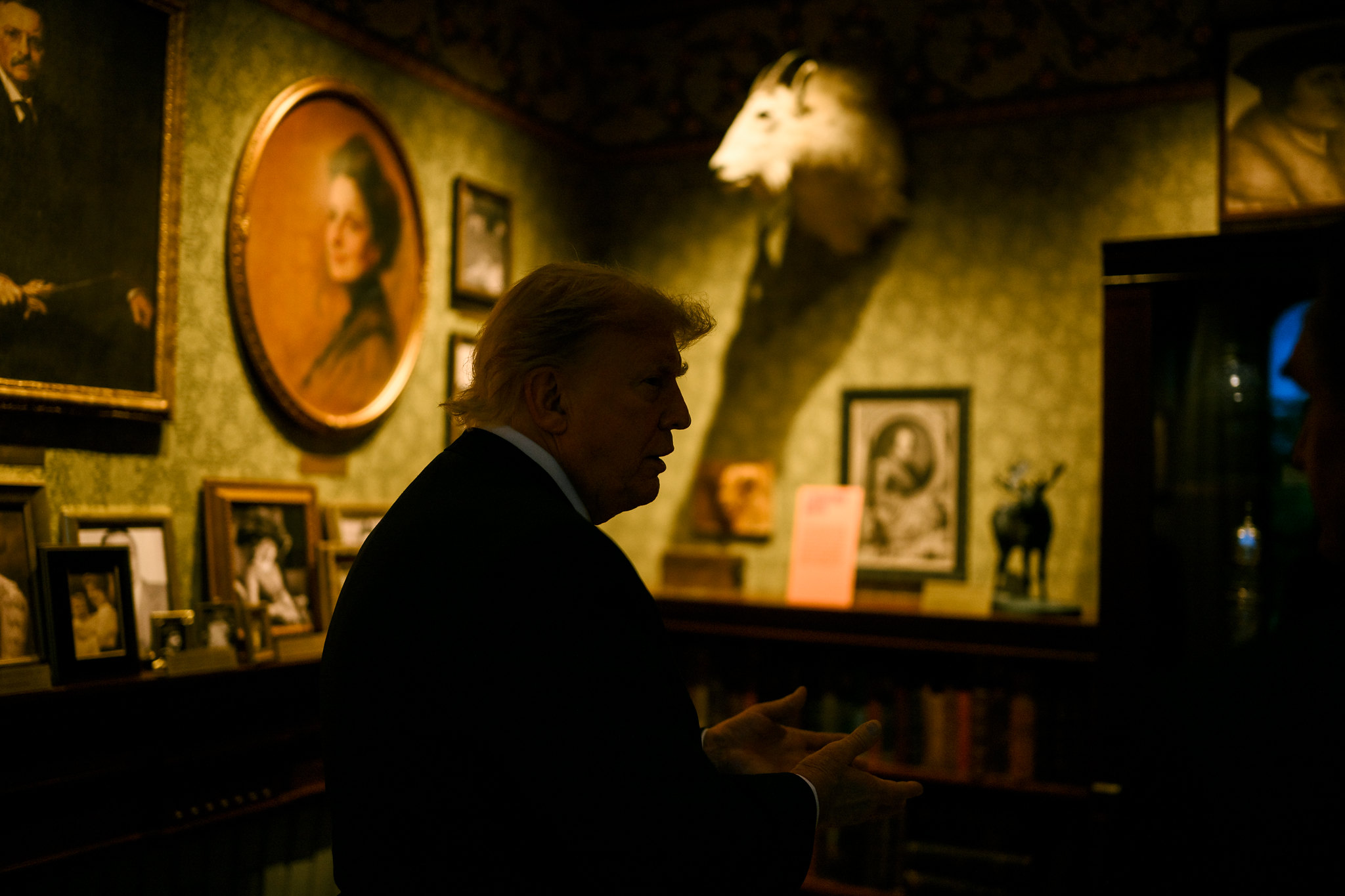 Trump repete críticas a?