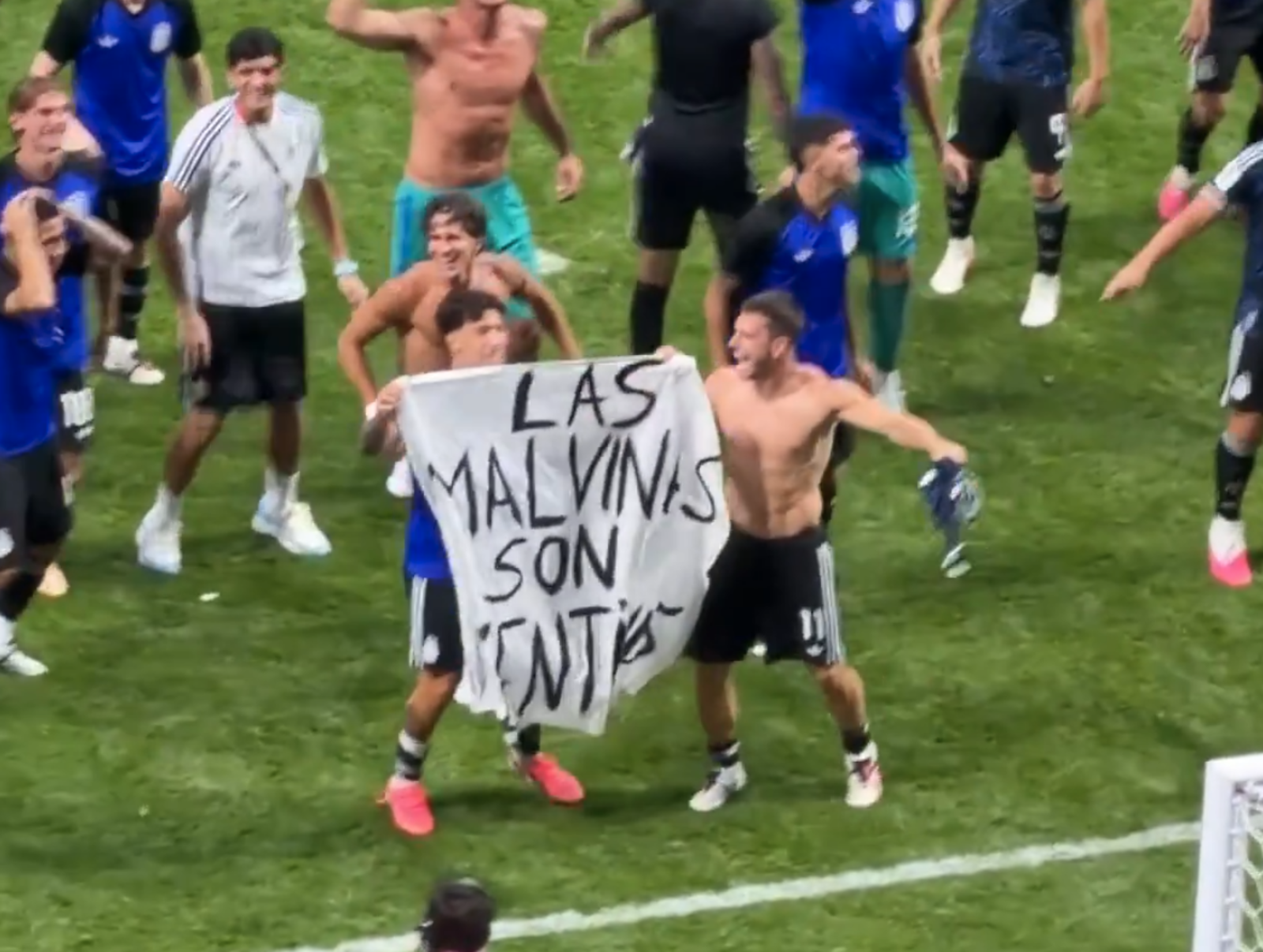 Casa Branca defende jogadores da Argentina após faixa sobre Malvinas