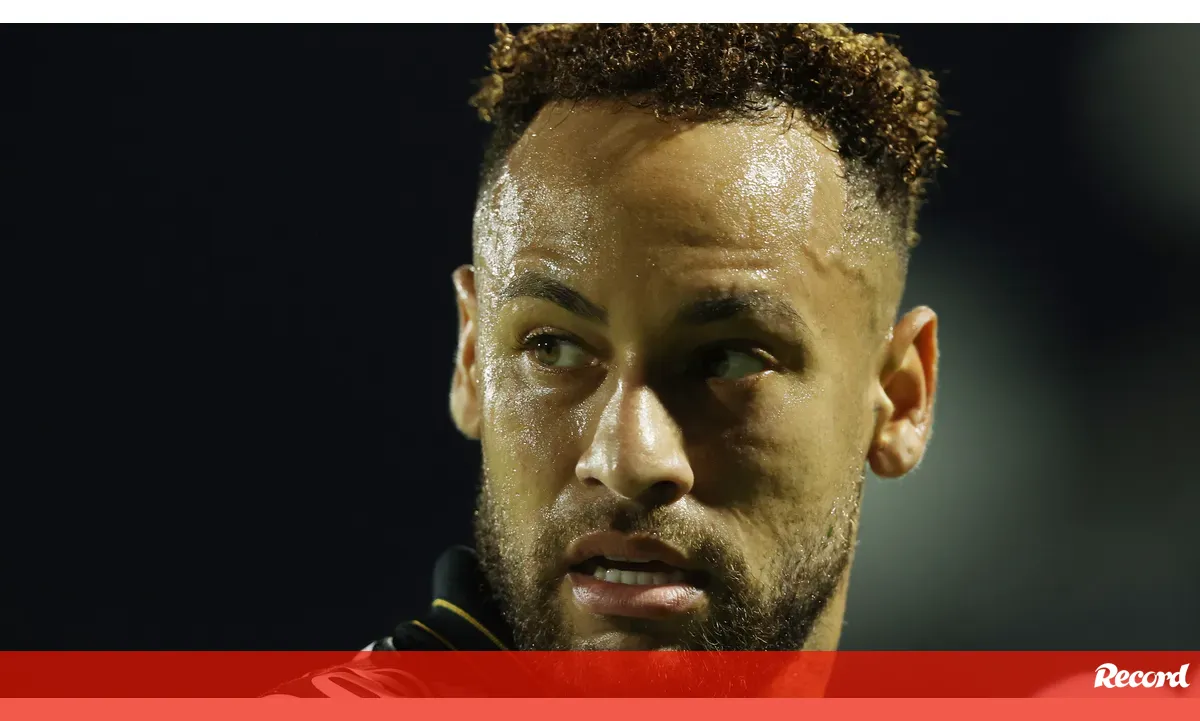 Neymar em dúvida para jogo da Taça do Brasil devido a presença em leilão solidário