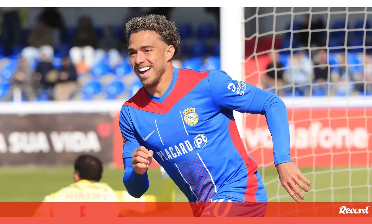 Alverca recebe sondagens de clubes brasileiros por Figueiredo