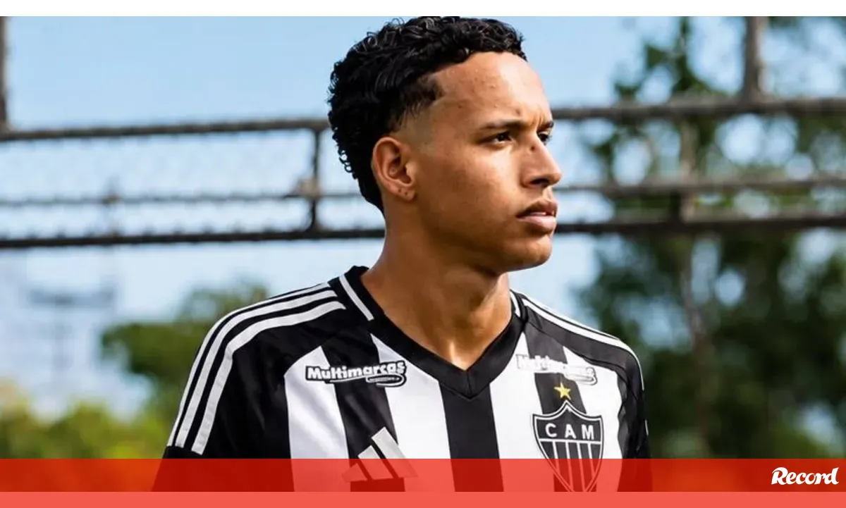 Ryan Felipe reforça ala direita do Torreense