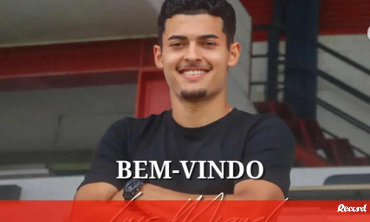 Luis Miguel oficializado no Trofense já depois da estreia