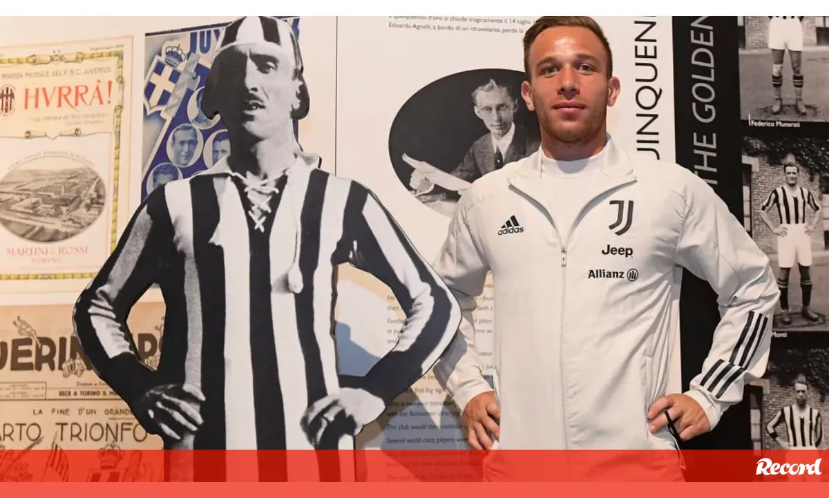 Pai de Neymar tenta levar Arthur para o Santos