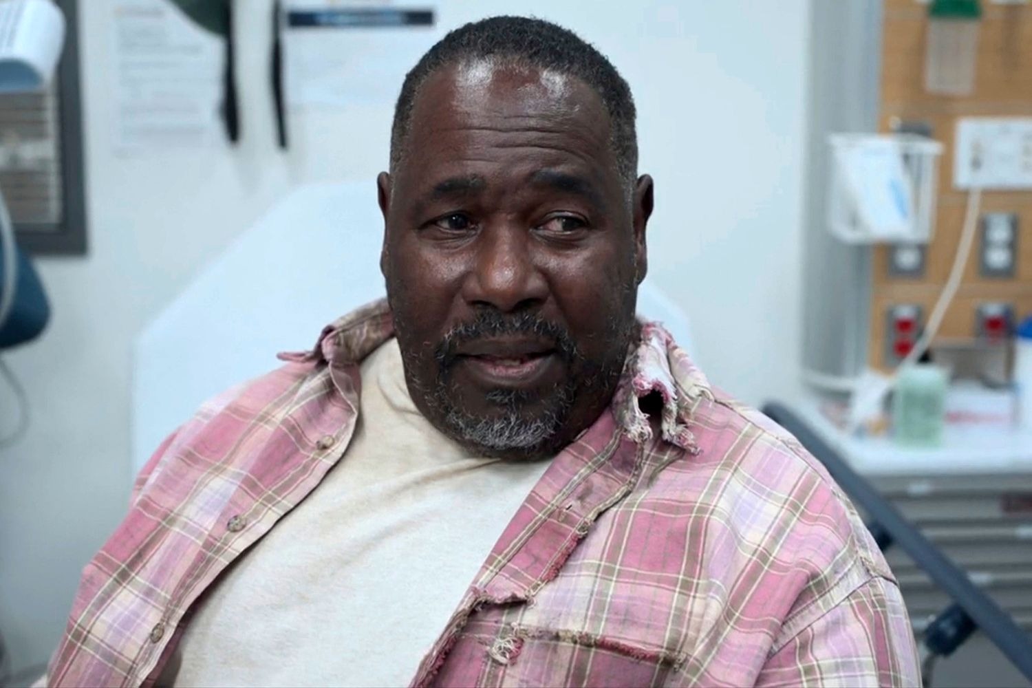 Ernest Harden Jr. conquista primeiro Emmy da carreira por ‘The Pitt’